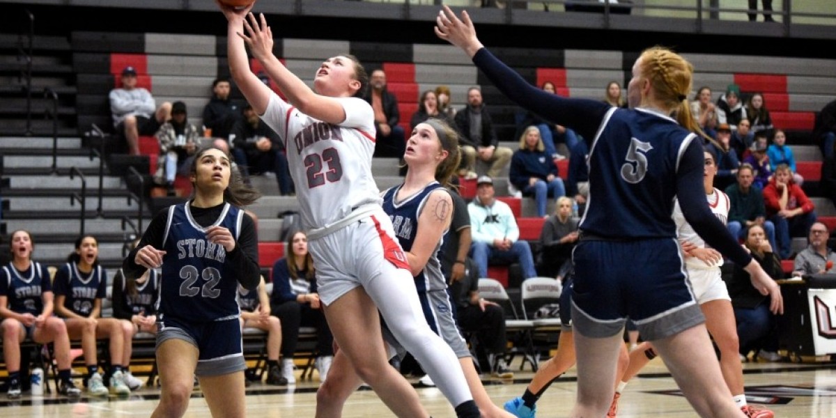 HIGH SCHOOL GIRLS BASKETBALL ROUNDUP: Union stays undefeated, Camas leads all the way